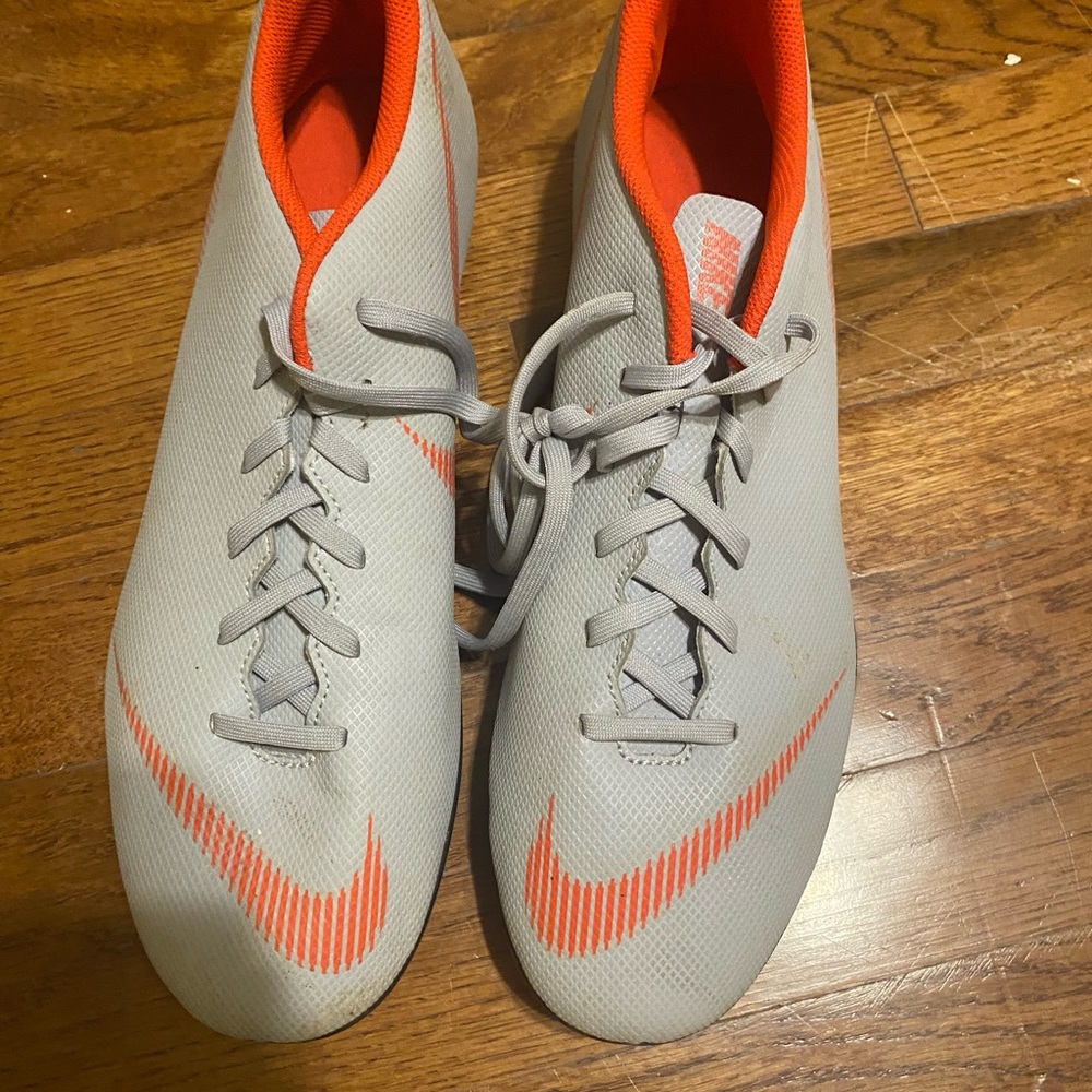 Nike Men's Athletic Shoes in Gray and Orange